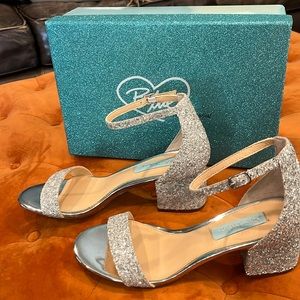 Blue by Betsy Johnson silver sparkly shoes size 7 very good condition